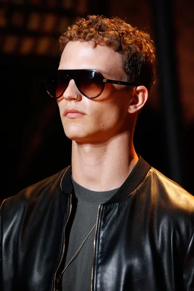 Look 12